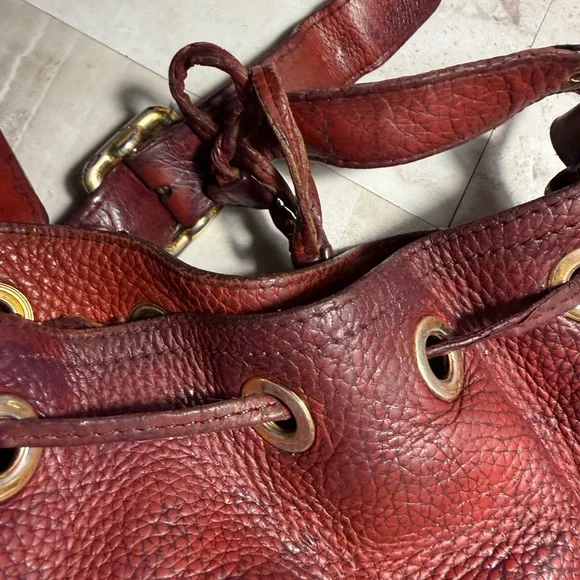 Prada bucket bag AS IS 100% 𝙖𝙪𝙩𝙝𝙚𝙣𝙩𝙞𝙘 - Picture 3 of 16